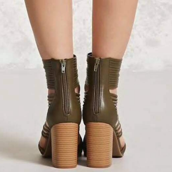 Forever 21 Sandals. Size 7 - Picture 2 of 3